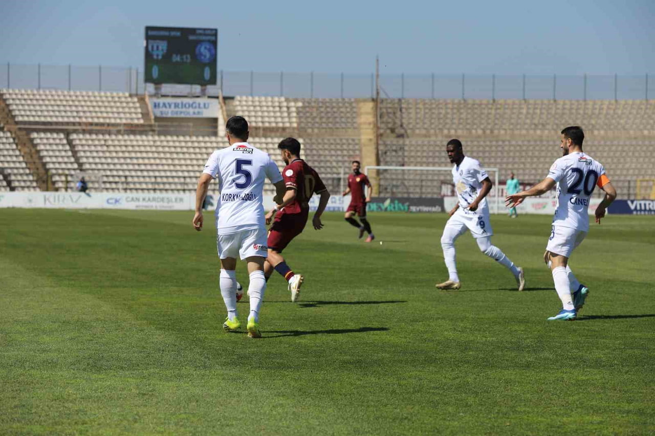 TRENDYOL 1. LİG'İN 34. HAFTASINDA BANDIRMASPOR, EVİNDE SARIYER İLE GOLSÜZ BERABERE KALDI.
