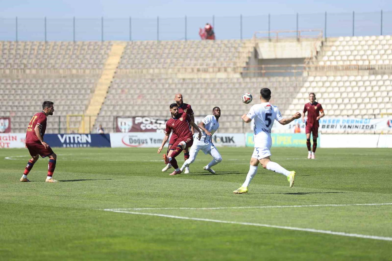 TRENDYOL 1. LİG'İN 34. HAFTASINDA BANDIRMASPOR, EVİNDE SARIYER İLE GOLSÜZ BERABERE KALDI.