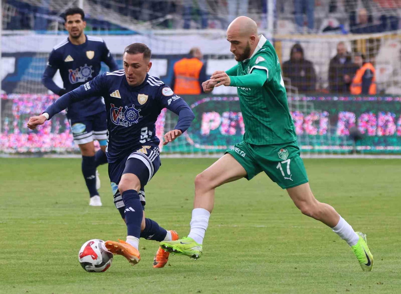 TRENDYOL 1. LİG 2025-2026 SEZONUNUN 33. HAFTA KARŞILAŞMASINDA ERZURUMSPOR KENDİ SAHA VE SEYİRCİSİ...