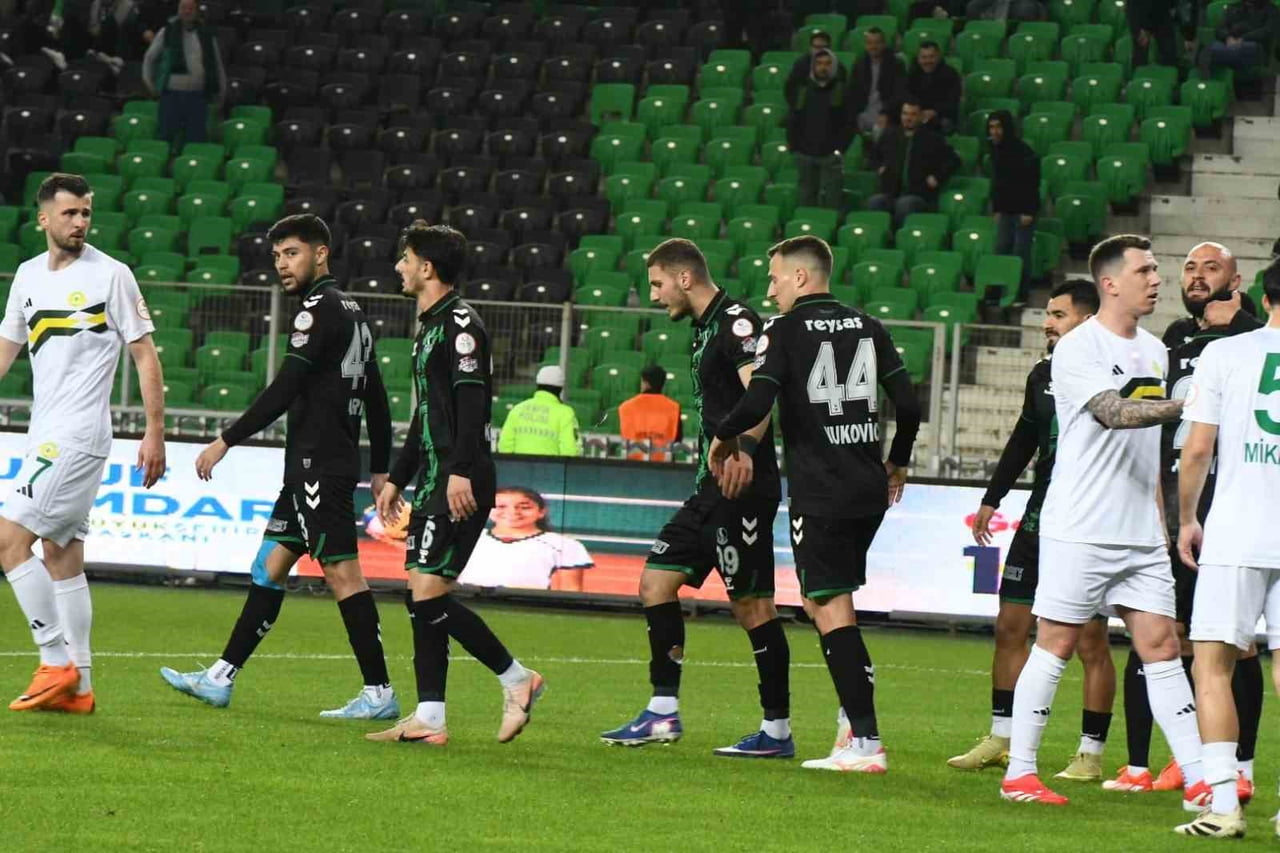 TRENDYOL 1. LİG’DE MÜCADELE EDEN SAKARYASPOR, SEZON BOYUNCA SERGİLEDİĞİ İSTİKRARSIZ PERFORMANSIN...