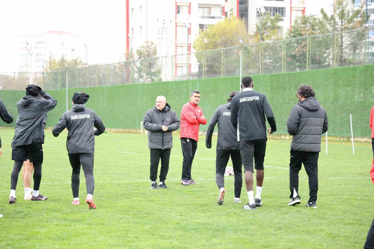 TRENDYOL 1. LİG EKİPLERİNDEN AMED SPORTİF FAALİYETLER, SÜPER LİG HEDEFİYLE ÇALIŞMALARINI...