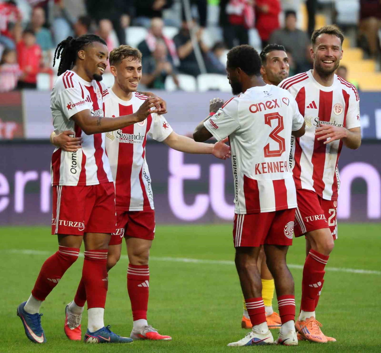 TRENDYOL SÜPER LİG'İN 28. HAFTASINDA ANTALYASPOR, SAHASINDA EYÜPSPOR 3-0 MAĞLUP ETTİ.