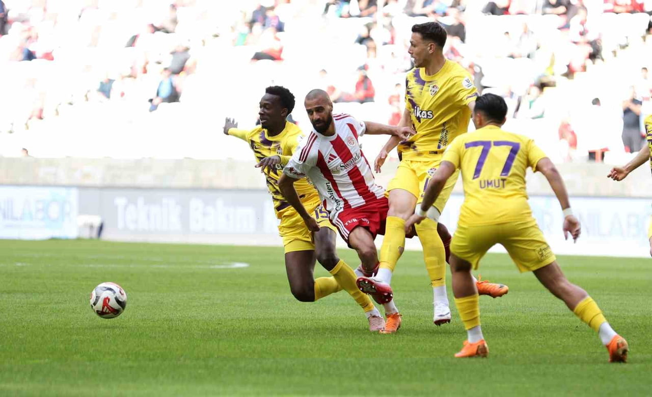 TRENDYOL SÜPER LİG'İN 28. HAFTASINDA ANTALYASPOR, SAHASINDA EYÜPSPOR İLE KARŞILAŞIYOR. MÜCADELENİN...