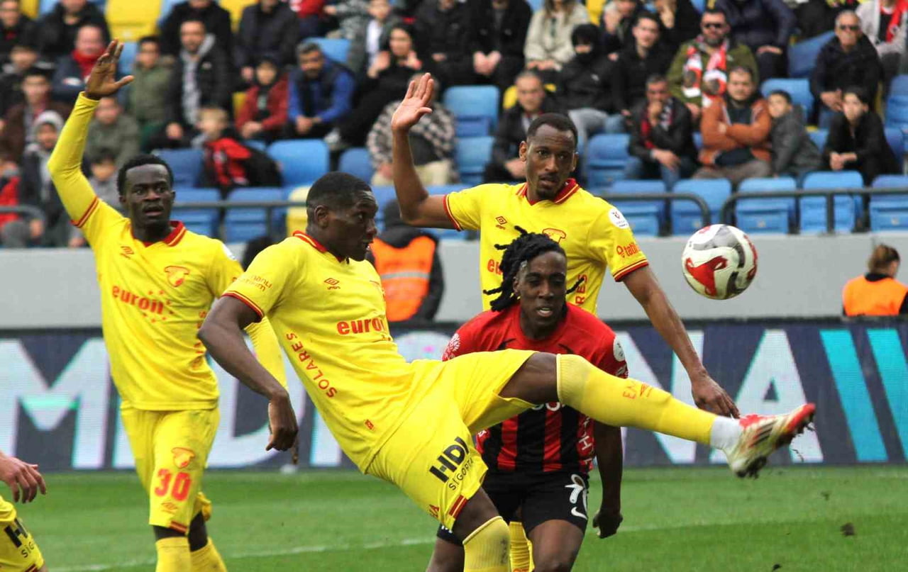 TRENDYOL SÜPER LİG'İN 28. HAFTASINDA GENÇLERBİRLİĞİ, SAHASINDA KARŞILAŞTIĞI GÖZTEPE'YE 2-0 MAĞLUP...
