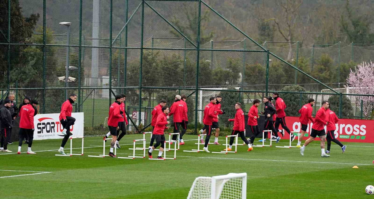 TRENDYOL SÜPER LİG'İN 28. HAFTASINDA KASIMPAŞA EVİNDE KAYSERİSPOR İLE KARŞILAŞIYOR. MÜSABAKANIN...