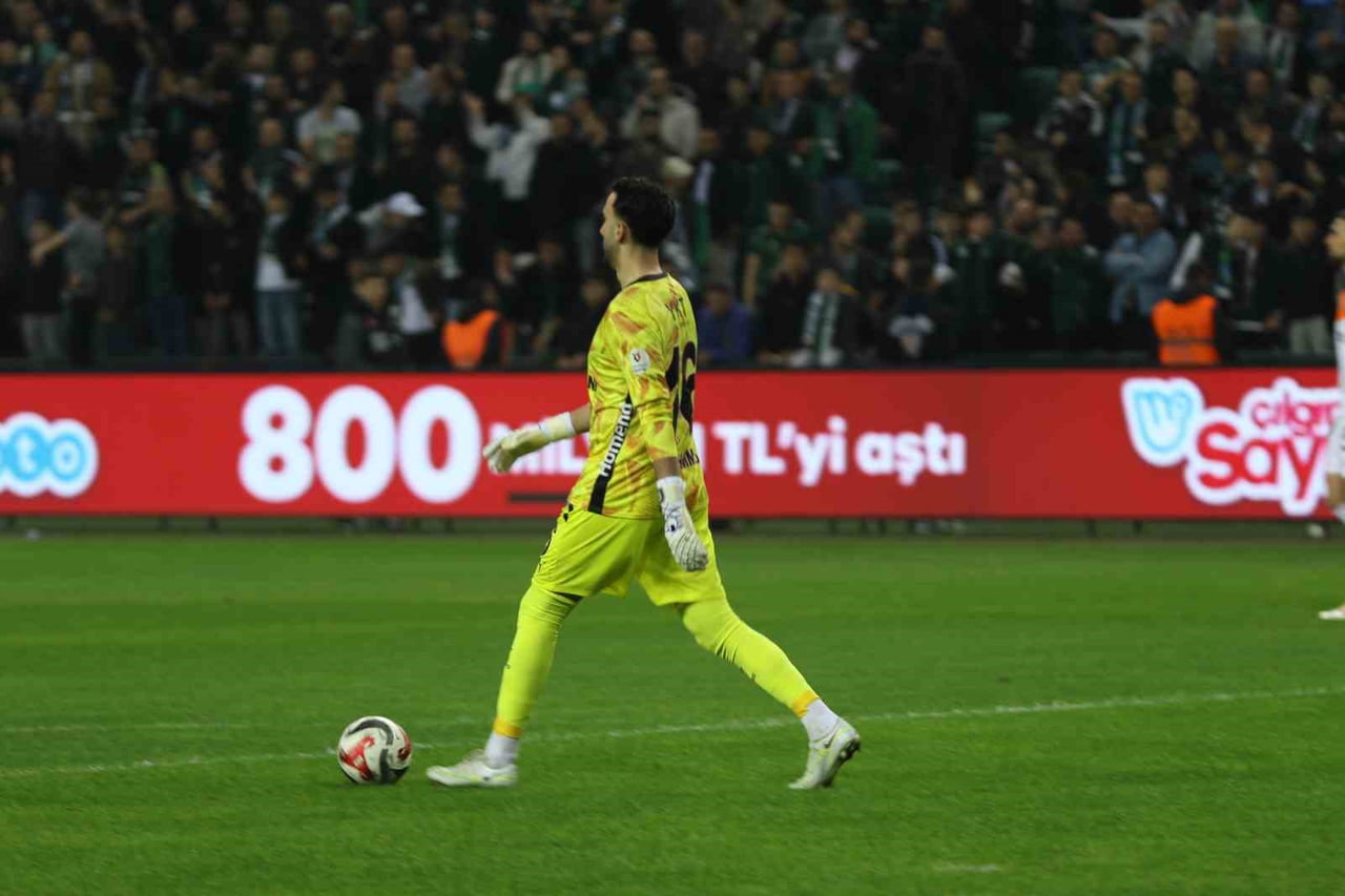 TRENDYOL SÜPER LİG'İN 28. HAFTASINDA KOCAELİSPOR, EVİNDE RAMS BAŞAKŞEHİR İLE KARŞILAŞIYOR....