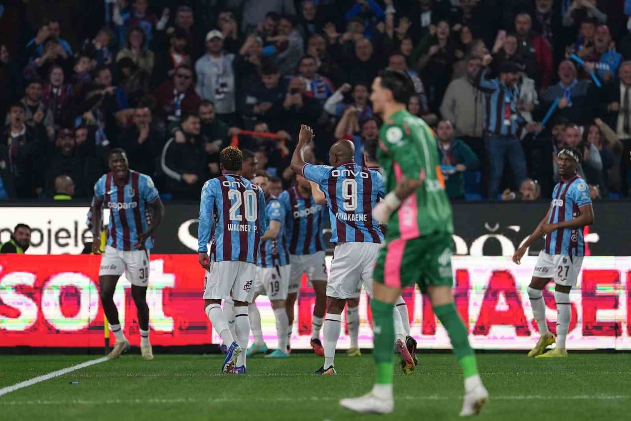 TRENDYOL SÜPER LİG'İN 28. HAFTASINDA TRABZONSPOR EVİNDE GALATASARAY İLE KARŞILAŞIYOR. MÜSABAKANIN...