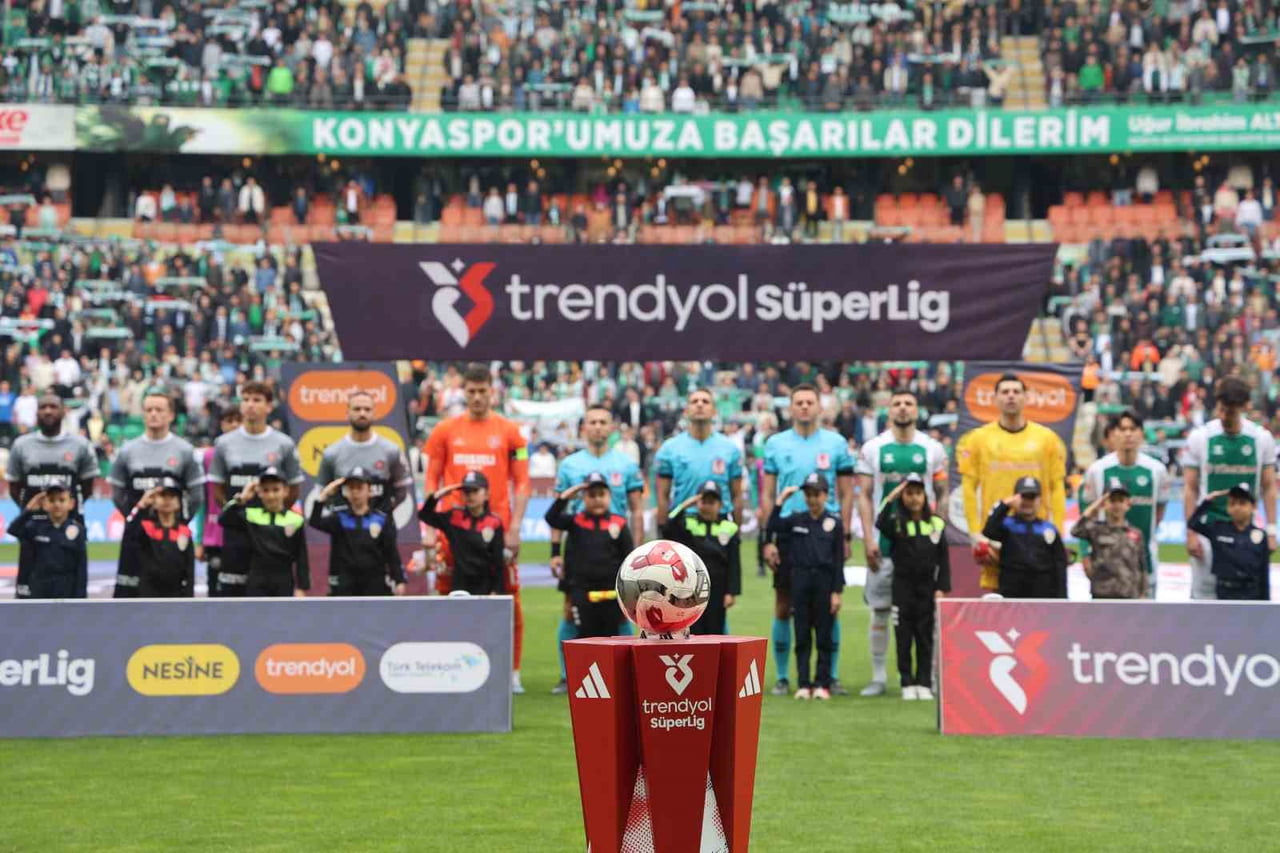 TRENDYOL SÜPER LİG'İN 29. HAFTASINDA KONYASPOR, SAHASINDA FATİH KARAGÜMRÜK İLE KARŞILAŞIYOR....