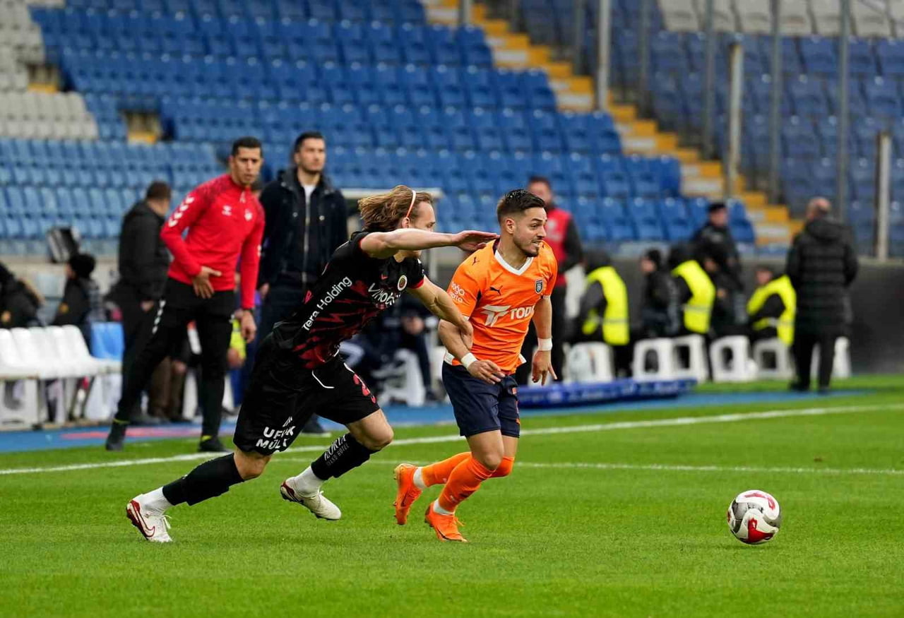 TRENDYOL SÜPER LİG'İN 29. HAFTASINDA RAMS BAŞAKŞEHİR EVİNDE GENÇLERBİRLİĞİ İLE KARŞILAŞIYOR....