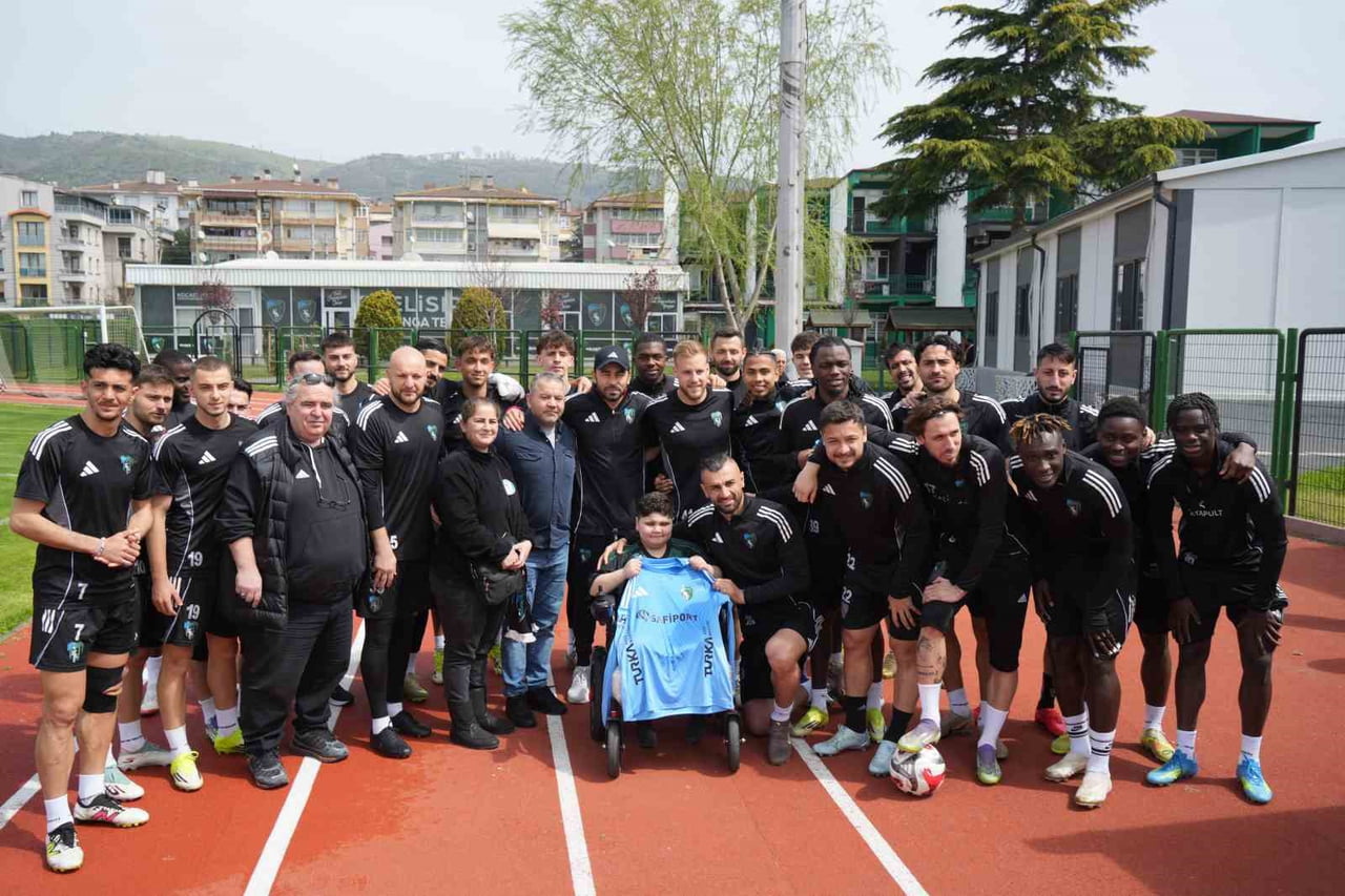 TRENDYOL SÜPER LİG EKİPLERİNDEN KOCAELİSPOR, GÖZTEPE MAÇI HAZIRLIKLARINI SÜRDÜRDÜĞÜ ANTRENMANDA...