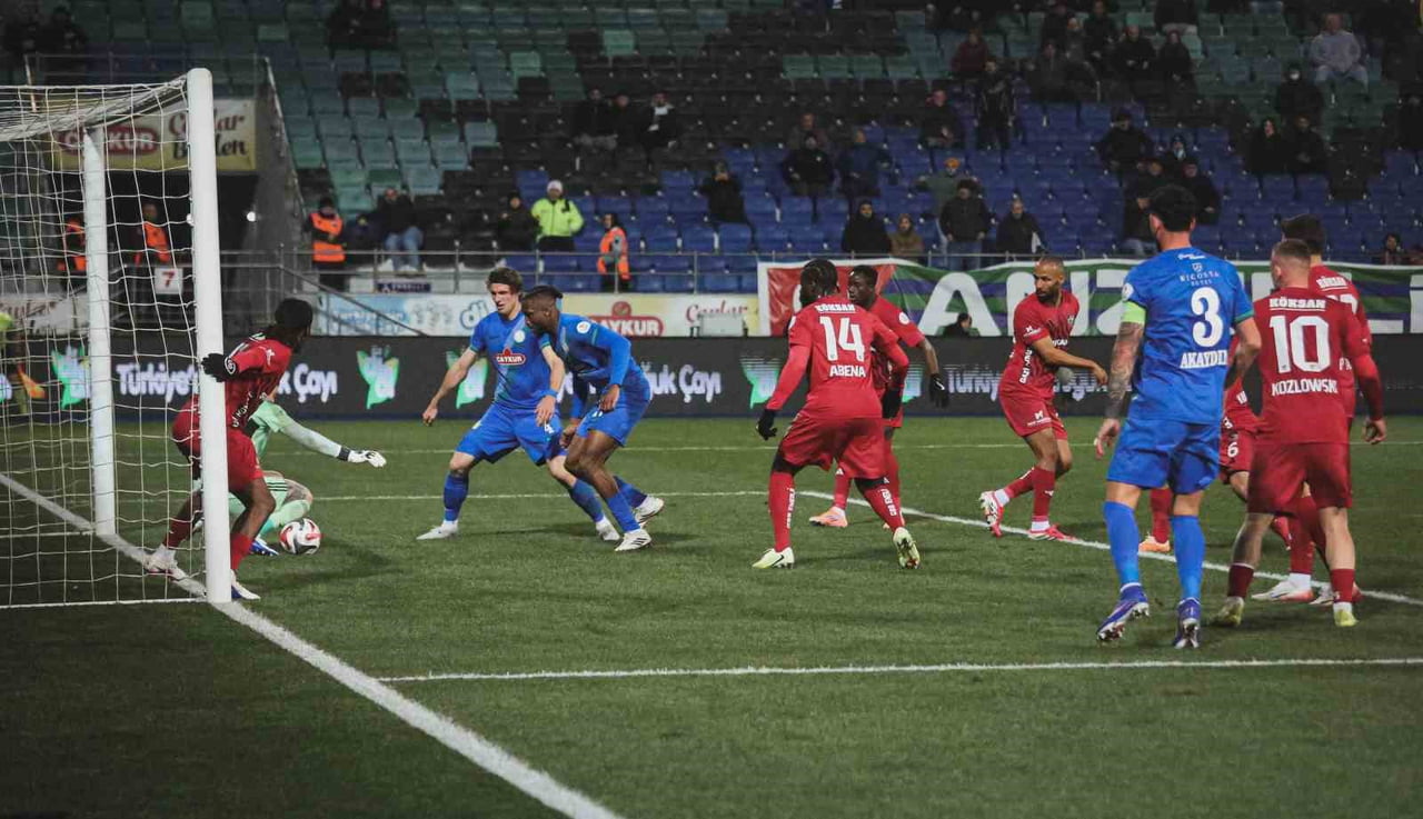 TRENDYOL SÜPER LİG’İN 29. HAFTASINDA ÇAYKUR RİZESPOR, SAHASINDA GAZİANTEP FK’YI 2-1 MAĞLUP...