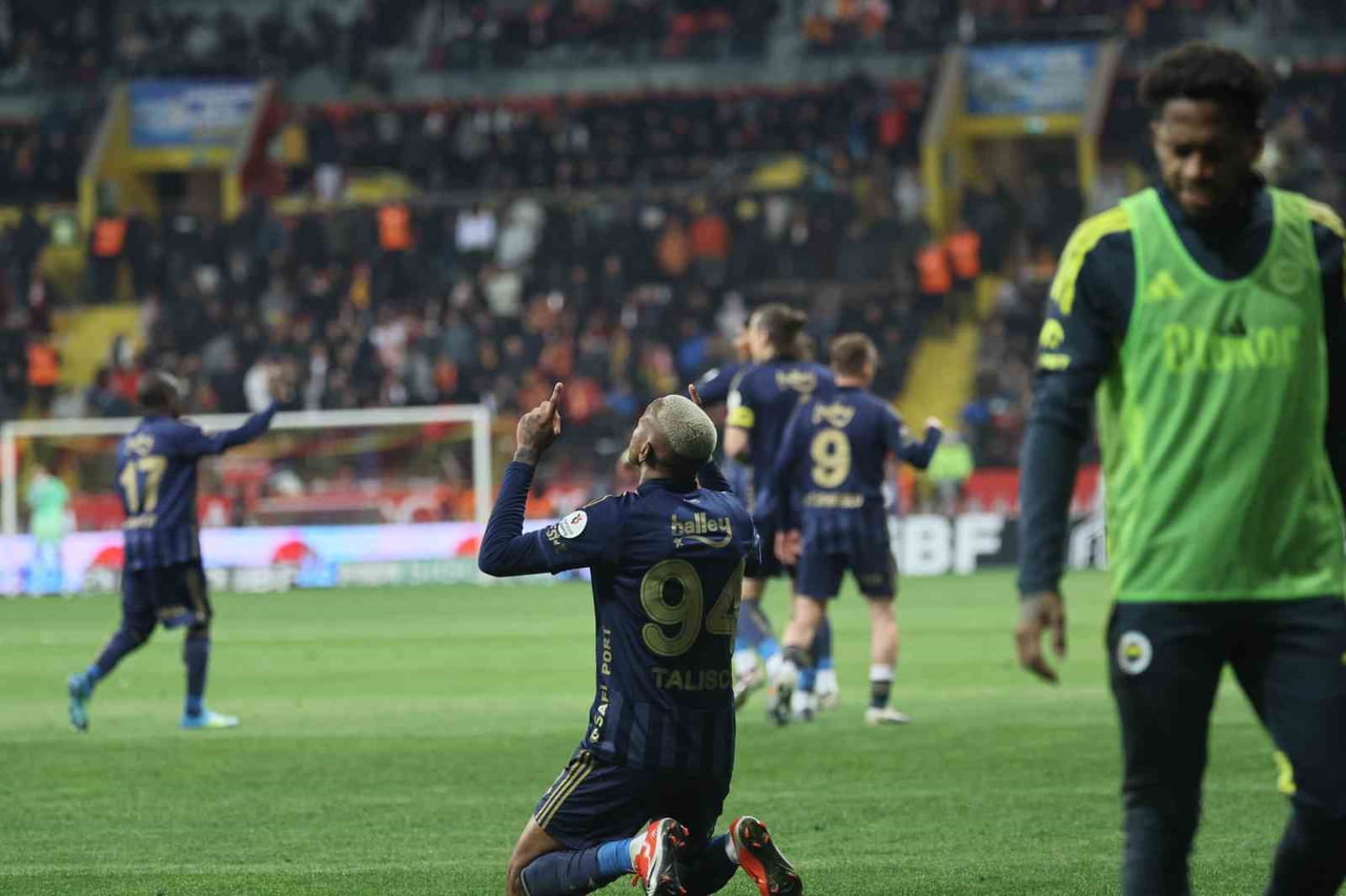 TRENDYOL SÜPER LİG’İN 29. HAFTASINDA FENERBAHÇE, DEPLASMANDA KAYSERİSPOR'U 4-0'LIK SKORLA MAĞLUP...