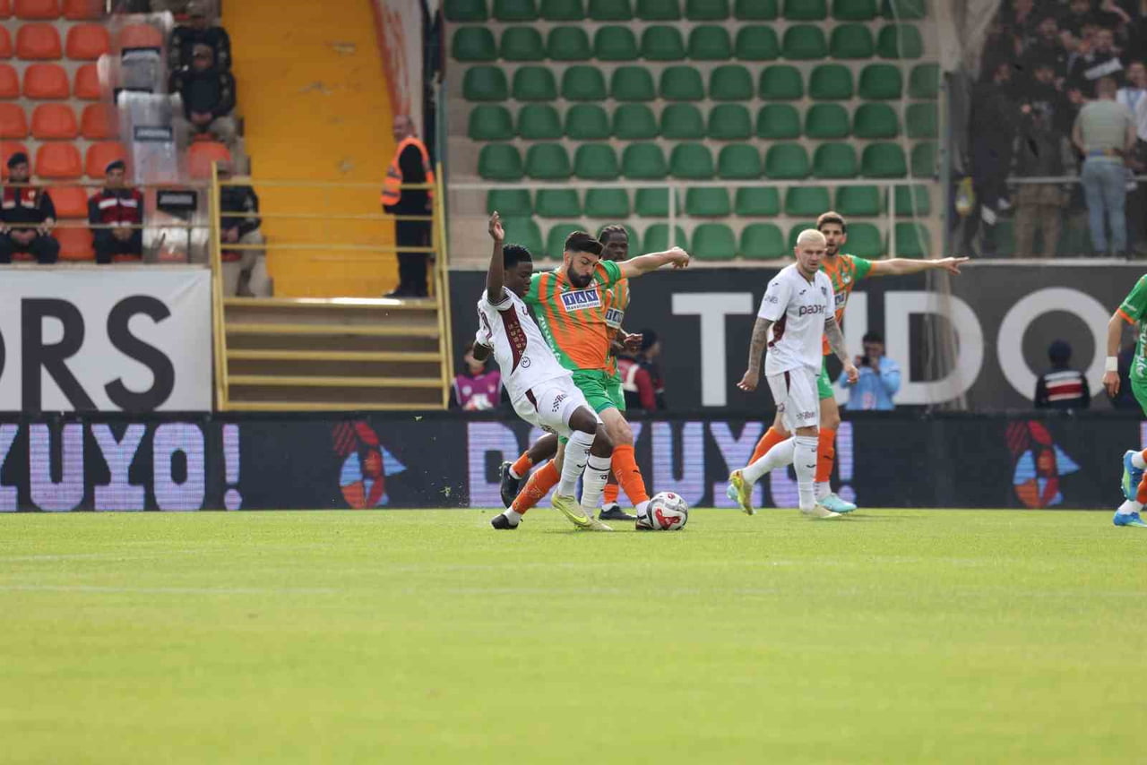 TRENDYOL SÜPER LİG’İN 29’UNCU HAFTASINDA CORENDON ALANYASPOR, SAHASINDA TRABZONSPOR İLE...