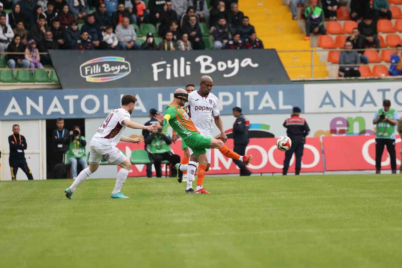 TRENDYOL SÜPER LİG’İN 29’UNCU HAFTASINDA CORENDON ALANYASPOR, SAHASINDA TRABZONSPOR İLE...