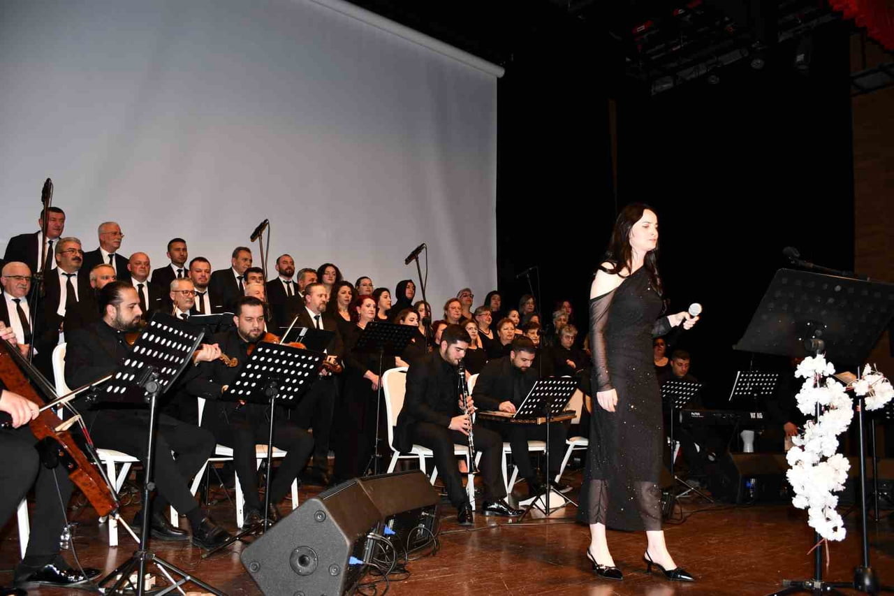 TÜKETİCİ HAKLARI DERNEĞİ VEZİRKÖPRÜ ŞUBESİ BÜNYESİNDE FAALİYET GÖSTEREN TÜRK SANAT MÜZİĞİ KOROSU...