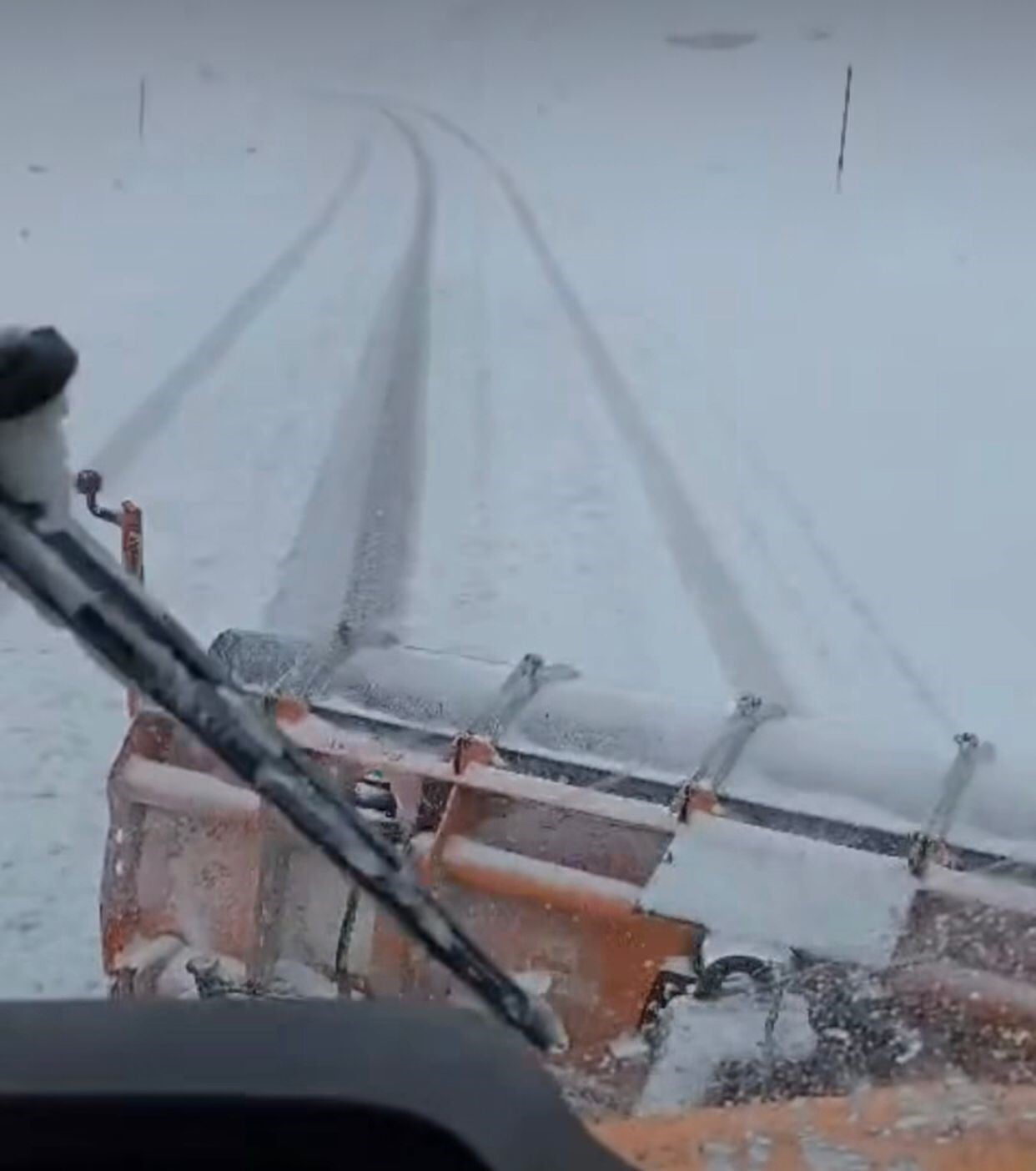 TUNCELİ’DE İLÇELERDE KAR ETKİLİ OLDU: YOL AÇMA ÇALIŞMALARI SÜRÜYOR