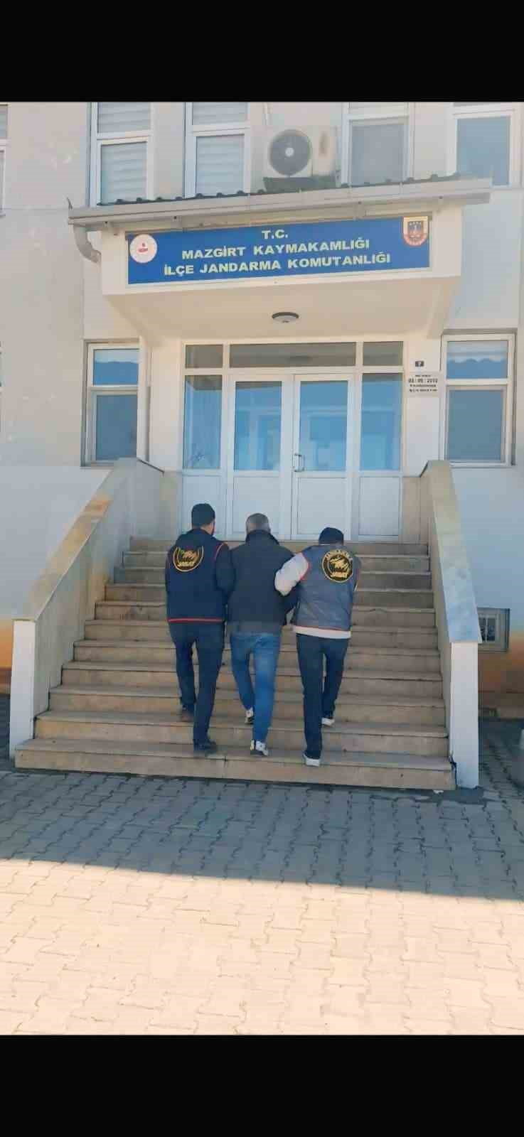 TUNCELİ’DE JASAT VE İSTİHBARAT EKİPLERİNİN DÜZENLEDİĞİ OPERASYONDA, TOPLAM 30 YIL KESİNLEŞMİŞ...