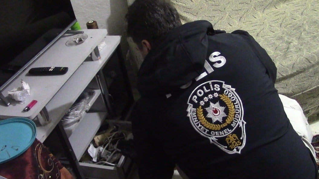 TUNCELİ’DE SAHTE KRİPTO YATIRIM PLATFORMLARI ÜZERİNDEN YÜRÜTÜLEN DOLANDIRICILIK AĞINA YÖNELİK 5...