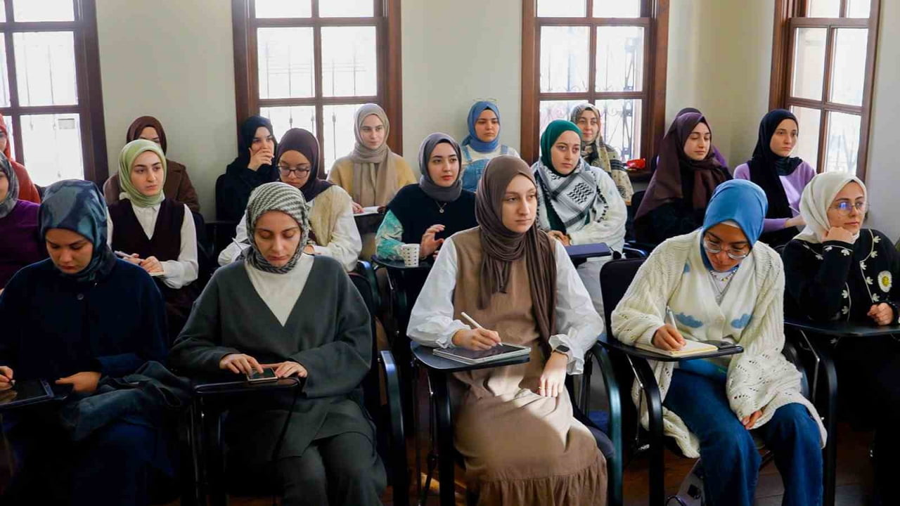 TÜRGEV, BOSNA’DAN SURİYE’YE VE GAZZE’YE UZANAN 30 YILLIK SÜREÇTE SAVAŞ MAĞDURU GENÇ KIZLARA...