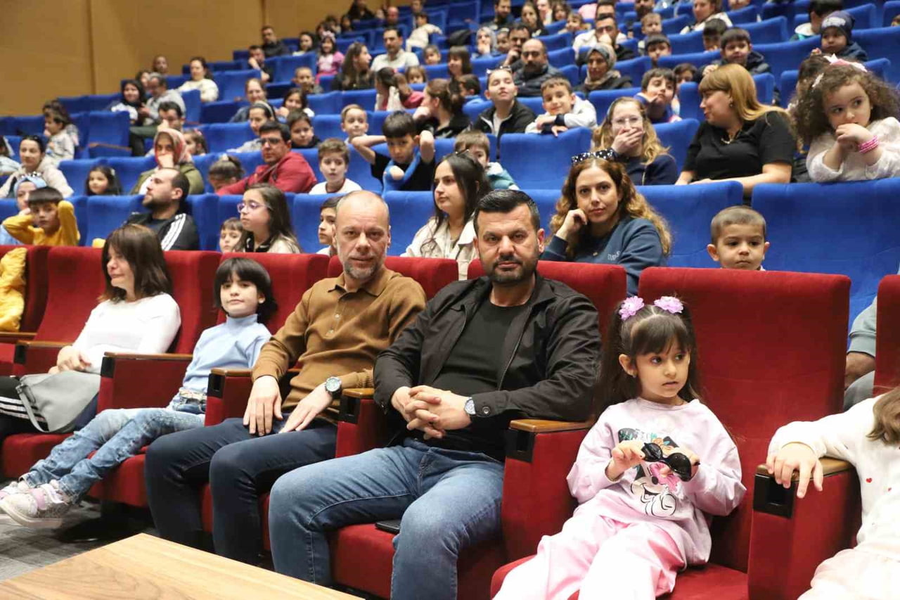 TURGUTLU BELEDİYESİNİN KENT ELÇİLERİ TURGUT VE LULU, EKREM GÜREL KÜLTÜR MERKEZİ’NDE İLK...