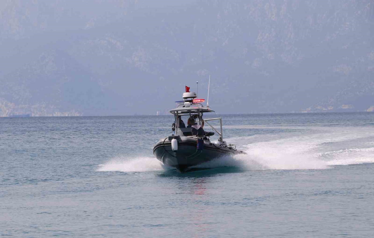 TURİZM SEZONUNUN YAKLAŞMASIYLA DENETİMLERİNİ ARTIRAN ANTALYA DENİZ POLİSİ, UZAKTAN KUMANDALI CAN...
