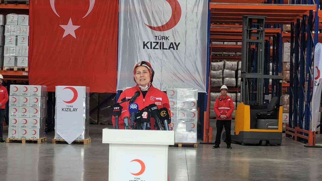 TÜRK KIZILAY, İRAN’DA ÇATIŞMALARDAN ETKİLENEN SİVİLLER İÇİN 48 TON BARINMA VE HİJYEN MALZEMESİNİ...