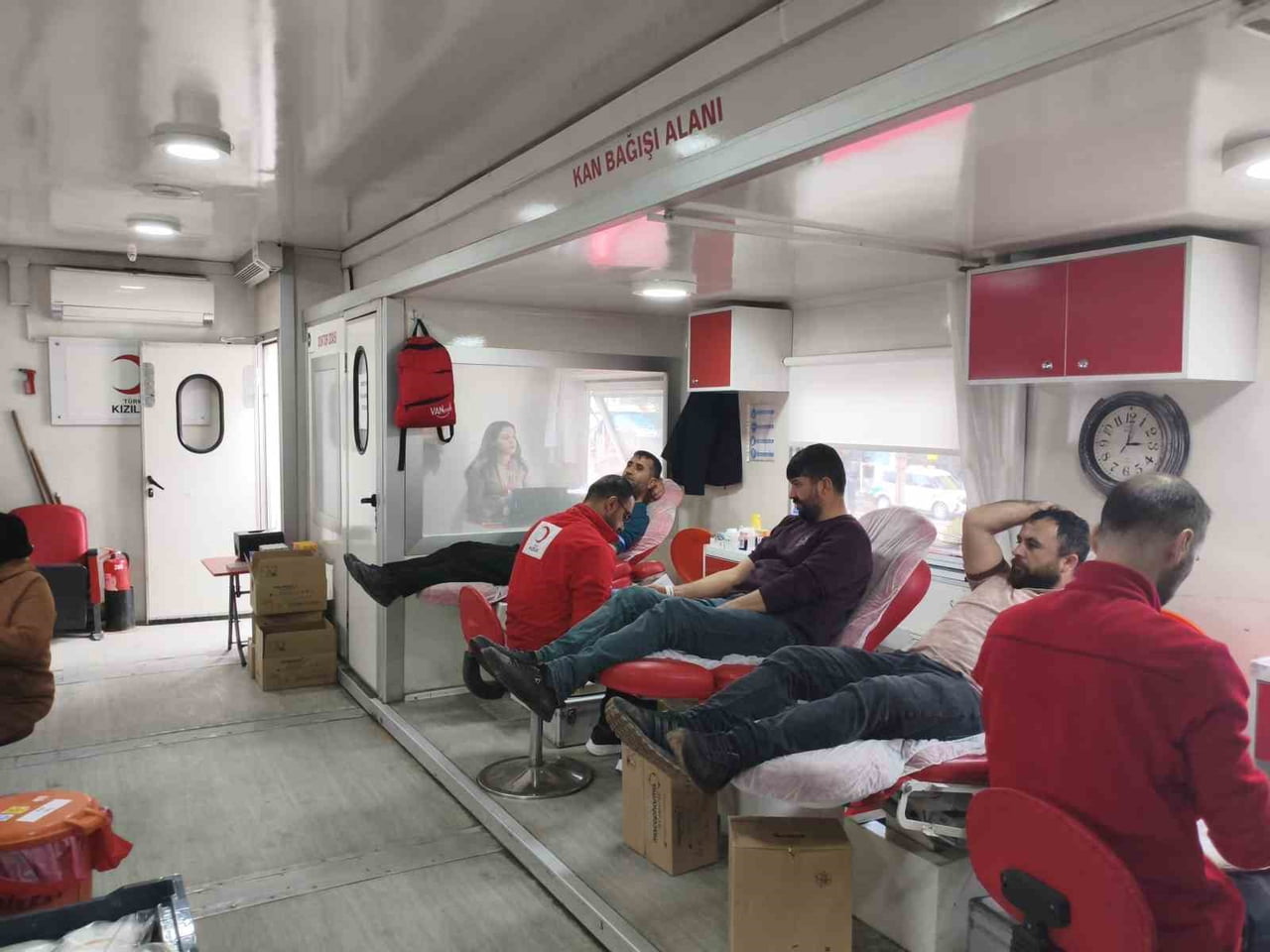 TÜRK KIZILAYI BİTLİS’İN AHLAT İLÇESİNDE 2 GÜN BOYUNCA DÜZENLEDİĞİ KAN BAĞIŞ KAMPANYASINDA 184...