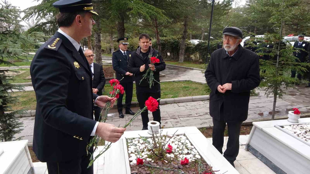 TÜRK POLİS TEŞKİLATI'NIN KURULUŞ YIL DÖNÜMÜ DOLAYISIYLA YOZGAT ŞEHİTLİĞİ'NDE DÜZENLENEN ANMA...
