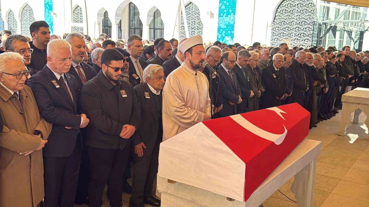 TÜRKİYE'DE HEM TIP DÜNYASINDA HEM DE EDEBİYAT ALANINDA TANINAN ÖNEMLİ İSİMLERDEN PROF. DR. HASAN...