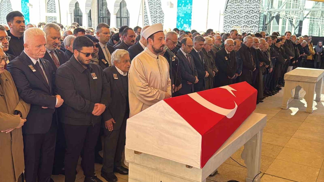 TÜRKİYE'DE HEM TIP DÜNYASINDA HEM DE EDEBİYAT ALANINDA TANINAN ÖNEMLİ İSİMLERDEN PROF. DR. HASAN...