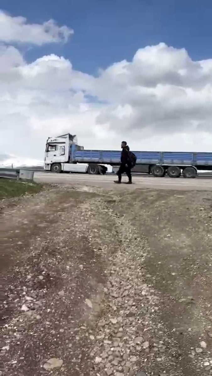 TÜRKİYE'NİN DOĞUSUNDAN YOLA ÇIKAN VE 55 GÜN YÜRÜYEREK İSTANBUL'A VARAN IĞDIRLI 30 YAŞINDAKİ BARIŞ...