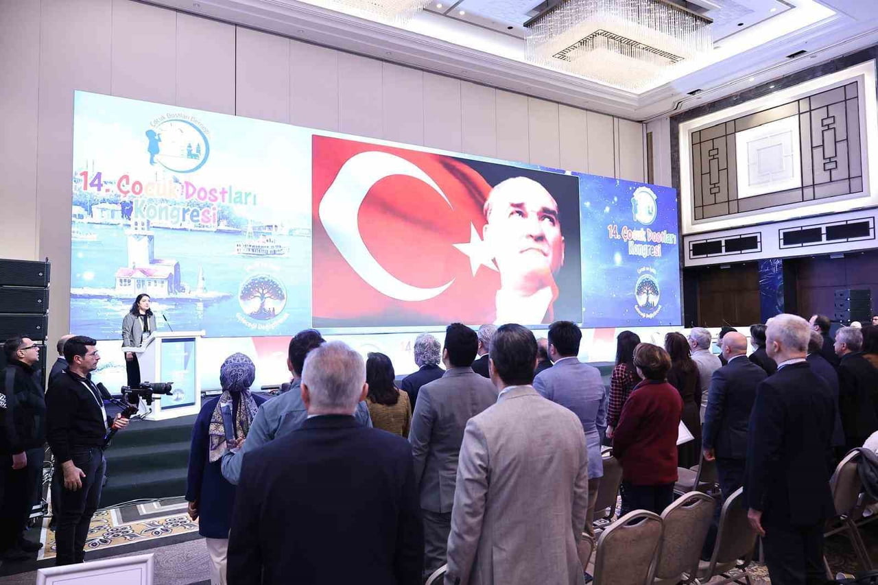 TÜRKİYE'NİN DÖRT BİR YANINDAN ÇOCUK VE AİLE HEKİMLERİ İLE ÇOCUK HEMŞİRELERİ İSTANBUL'DA...