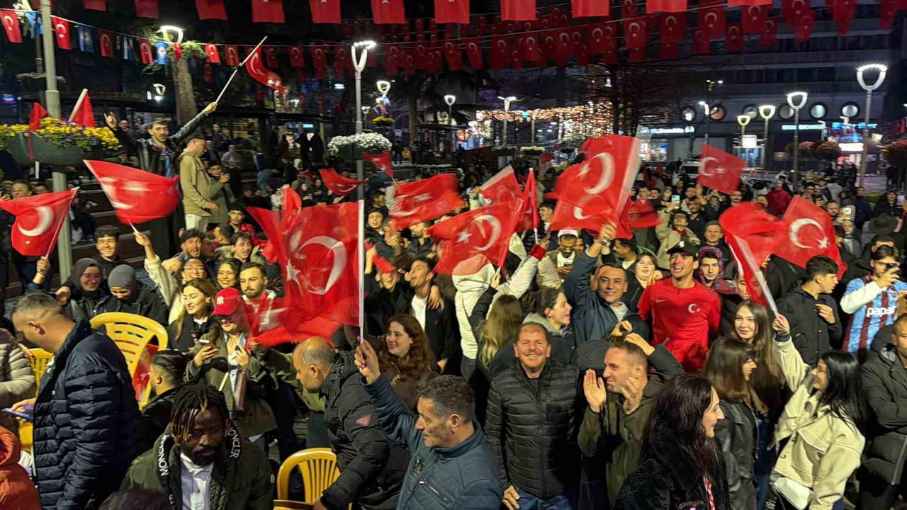 TÜRKİYE'NİN KOSOVA DEPLASMANINDA ALDIĞI 1-0 GALİBİYET İLE 2026 DÜNYA KUPASI'NA KATILMAYA HAK...