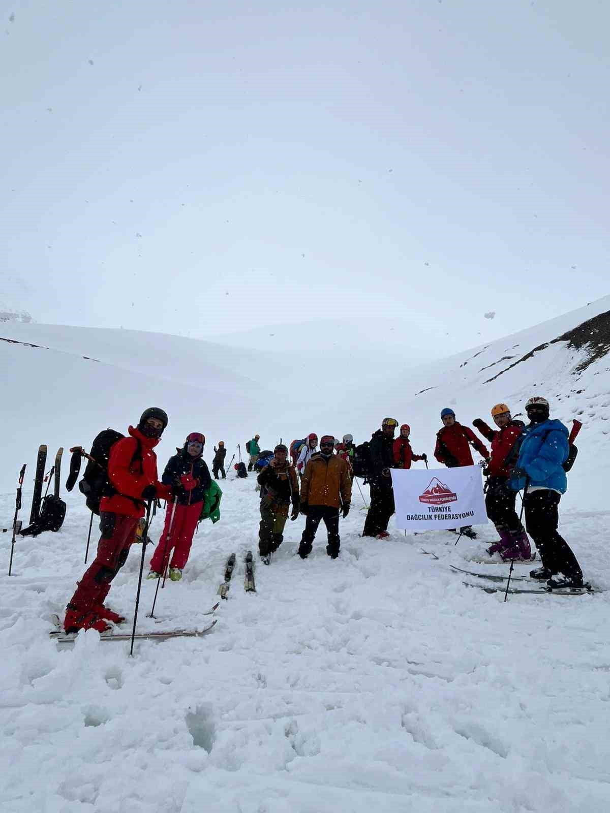 TÜRKİYE DAĞCILIK FEDERASYONU’NUN FAALİYET PROGRAMI KAPSAMINDA GERÇEKLEŞTİRİLEN DAĞ KAYAĞI TEMEL...