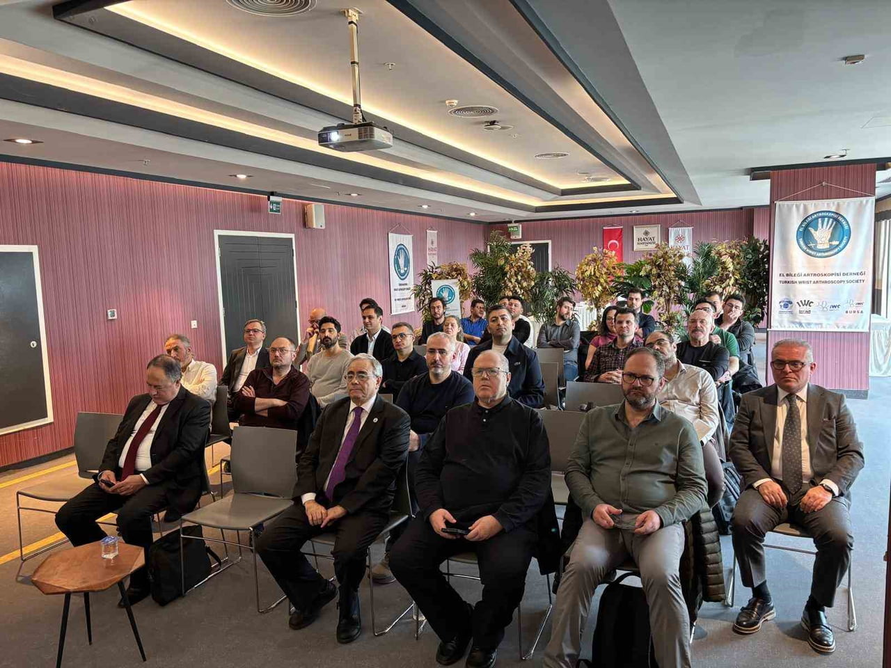 TÜRKİYE’DE İLK KEZ EL BİLEĞİ ARTROSKOPİSİ İÇİN ÖZEL OLARAK HAZIRLANMIŞ MAKET MODELLERİ ÜZERİNDE...