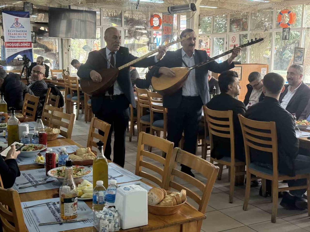 TÜRKİYE DENİZ CANLILARI MÜZESİ’NDE BİR ARAYA GELEN ÖĞRETMENLER DÜZENLENEN YEMEĞİN ARDINDAN TÜRKİYE...