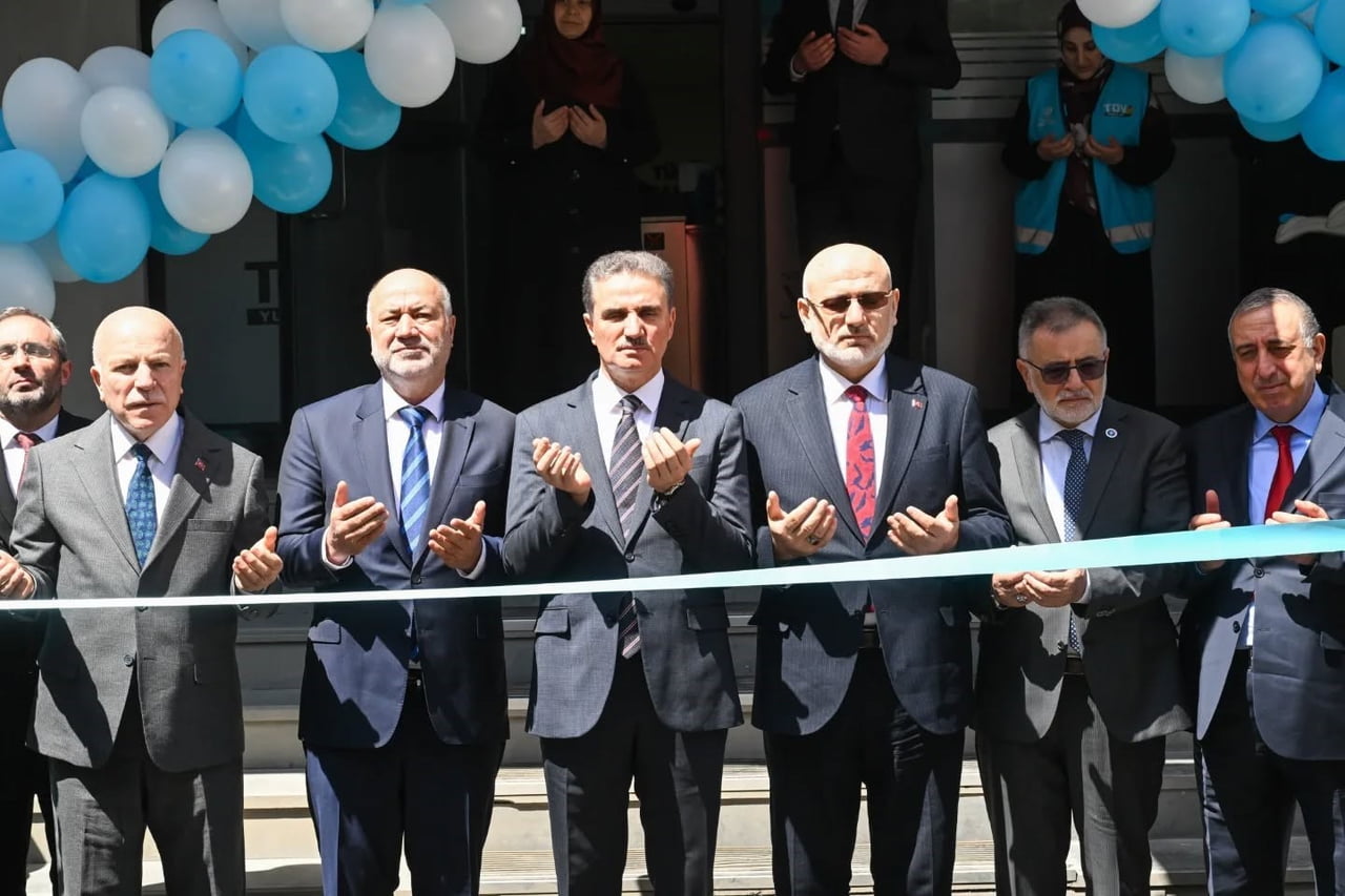 TÜRKİYE DİYANET VAKFI HAMZA-GÜLÜMSER UZUN YÜKSEKÖĞRENİM KIZ ÖĞRENCİ YURDU’NUN AÇILIŞI TÖRENLE...