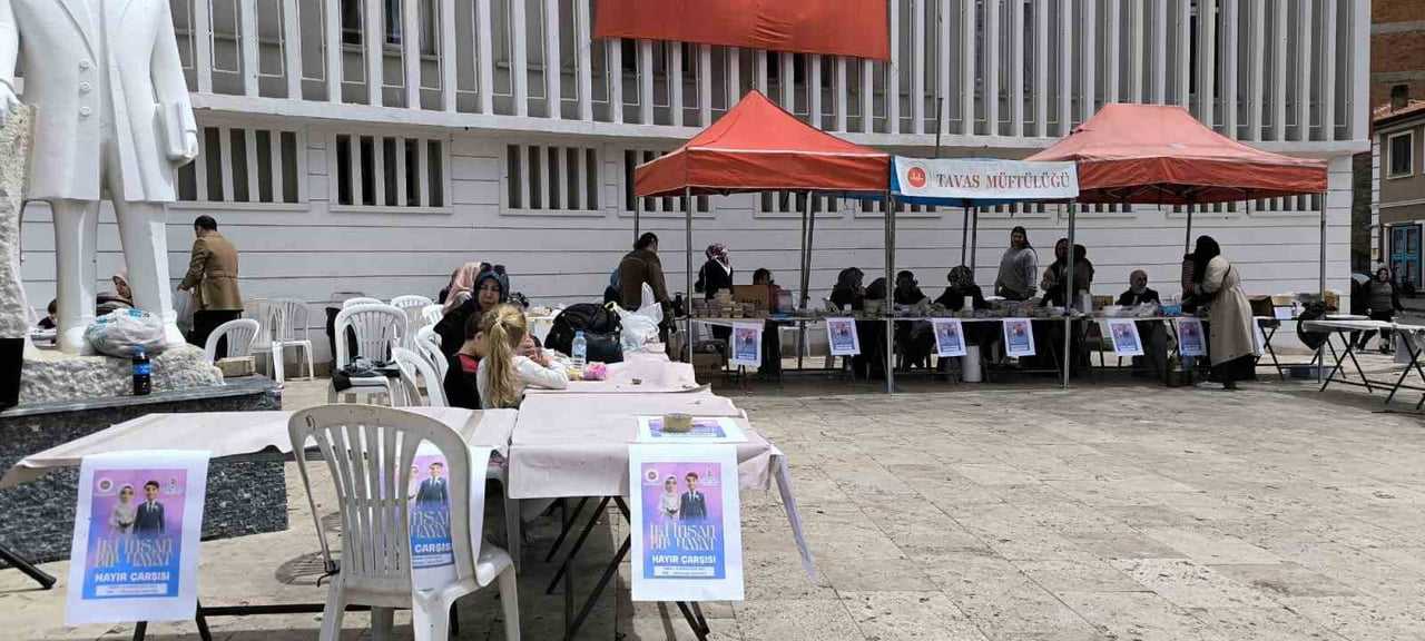 TÜRKİYE DİYANET VAKFI (TDV), GENÇLERİN YUVA KURMASINI KOLAYLAŞTIRMAK VE EVLİLİK KURUMUNUN ÖNEMİNE...