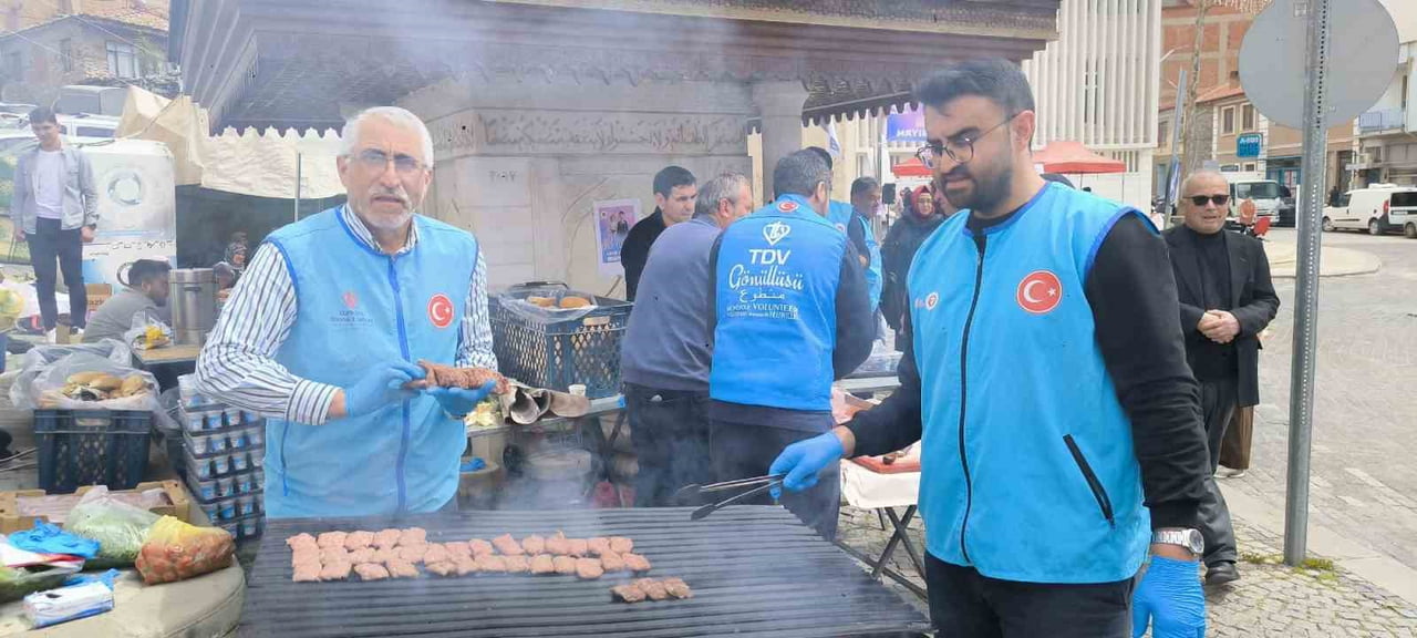 TÜRKİYE DİYANET VAKFI (TDV), GENÇLERİN YUVA KURMASINI KOLAYLAŞTIRMAK VE EVLİLİK KURUMUNUN ÖNEMİNE...