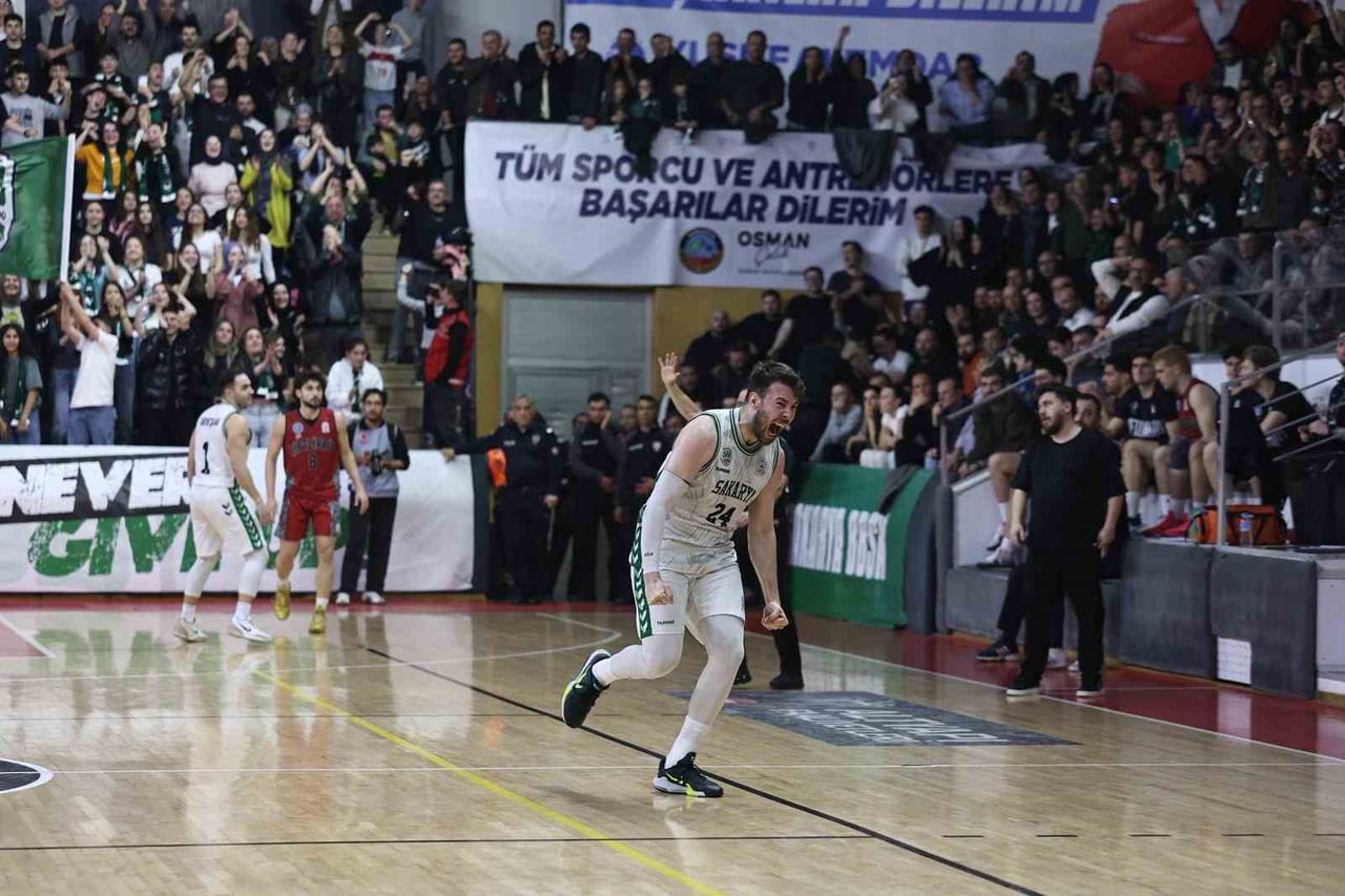 TÜRKİYE ERKEKLER BASKETBOL 2. LİGİ PLAY-OFF ÇEYREK FİNAL İLK MÜSABAKASINDA SAKARYA BÜYÜKŞEHİR...
