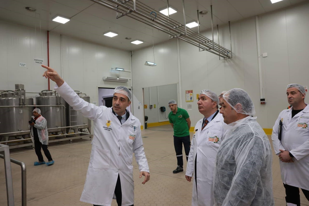 TÜRKİYE’NİN DÖRT BİR YANINDAN GELEN BALLAR ERZİNCAN’DA İŞLENİYOR