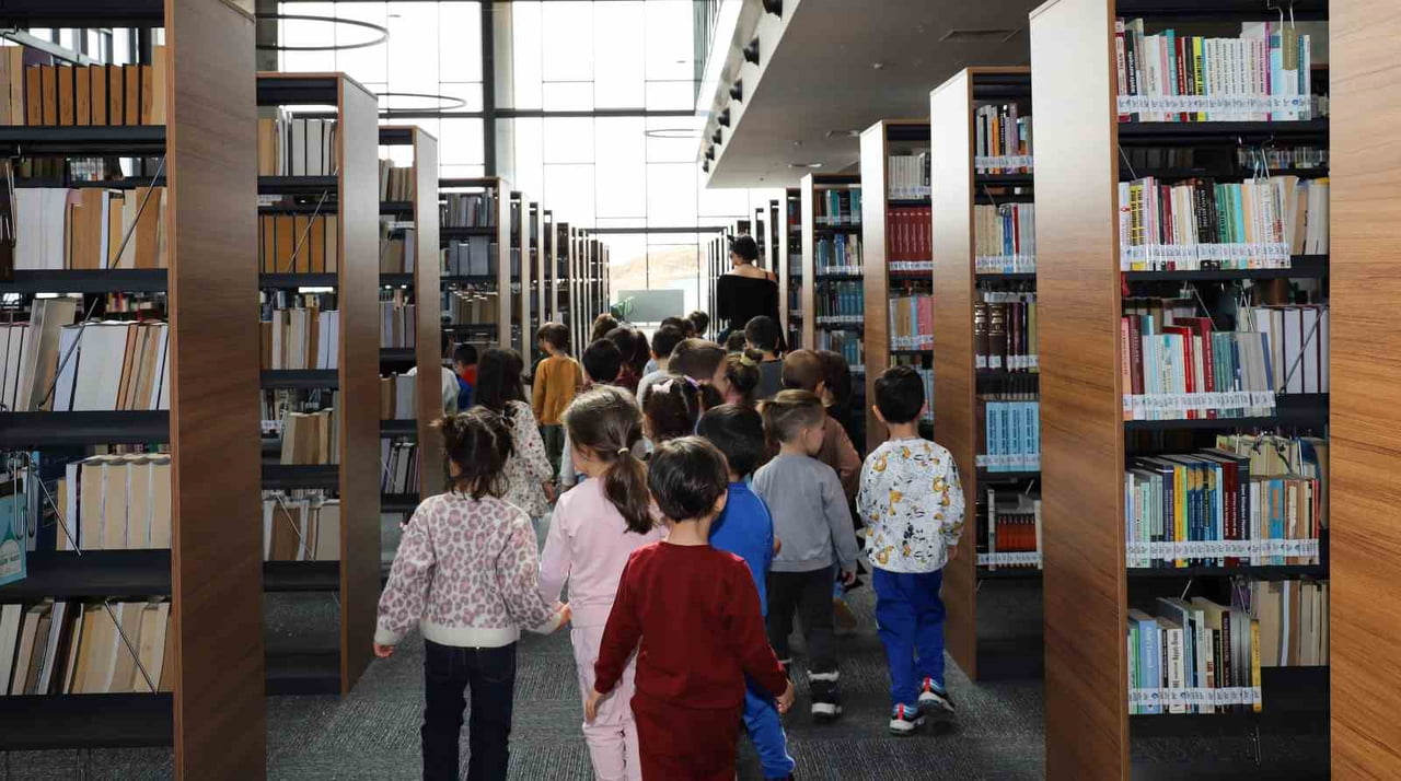 TÜRKİYE’NİN EN BÜYÜK KÜTÜPHANELERİNDEN BİRİ OLMA ÖZELLİĞİ TAŞIYAN NECMETTİN ERBAKAN ÜNİVERSİTESİ...