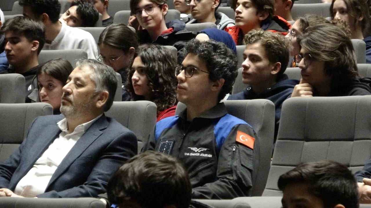 TÜRKİYE’NİN İKİNCİ ASTRONOTU TUVA CİHANGİR ATASEVER, “UZAY FARKINDALIĞI PROGRAMI” KAPSAMINDA...