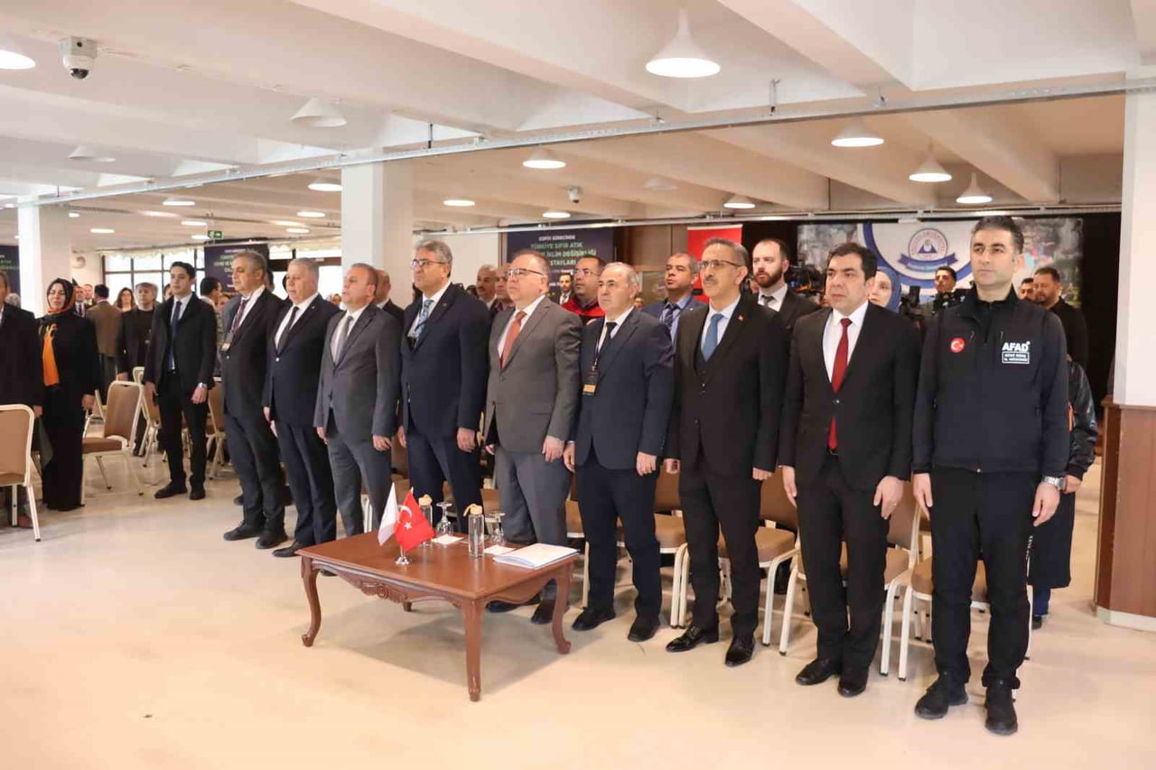 TÜRKİYE SIFIR ATIK, ÇEVRE VE İKLİM DEĞİŞİKLİĞİ ÇALIŞTAYI'NDA KONUŞAN KAYSERİ BÜYÜKŞEHİR BELEDİYESİ...