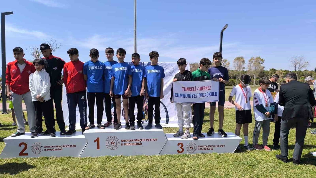 TÜRKİYE TRİATLON FİNAL YARIŞMASI’NDA TUNCELİ MERKEZ CUMHURİYET ORTAOKULU ÖĞRENCİLERİ TÜRKİYE...