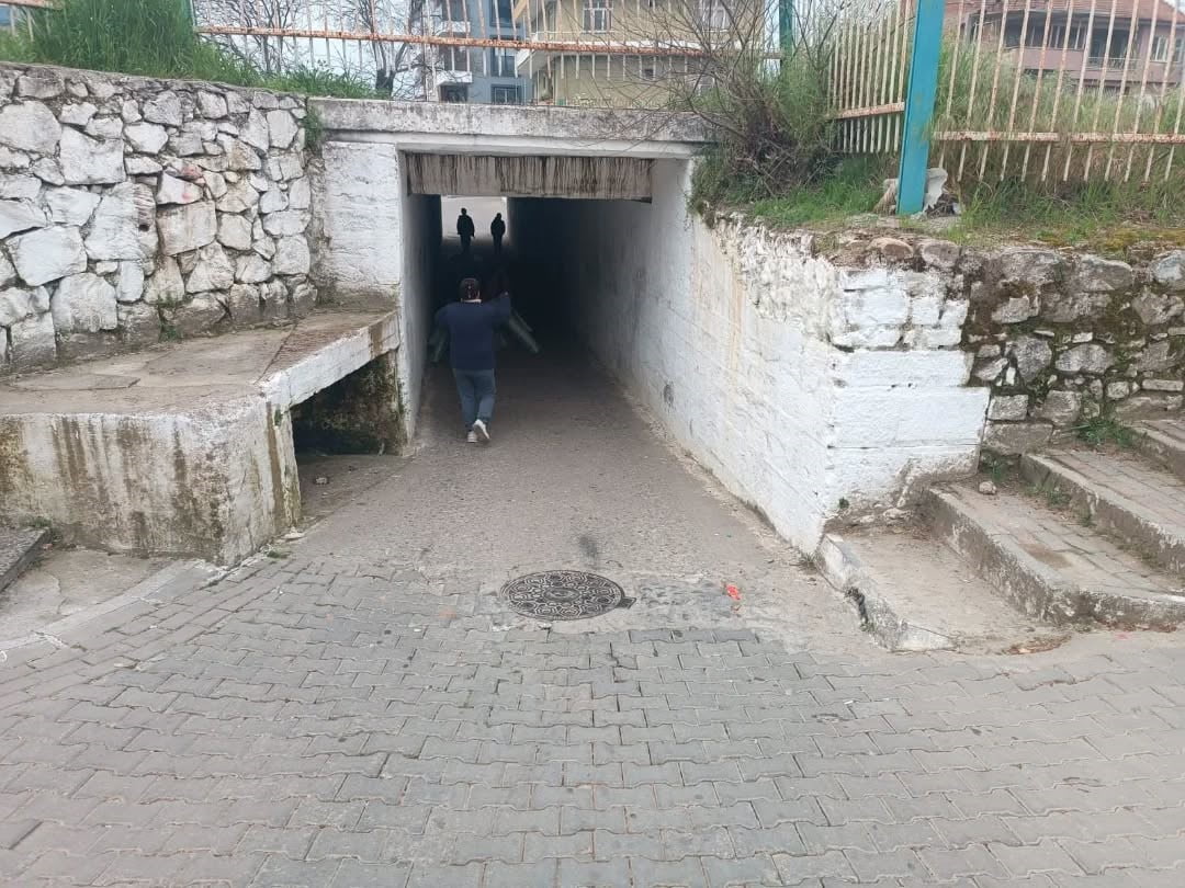 TÜRKİYE’YE ÖRNEK OLACAK UYGULAMA SÜRÜYOR: "ZABITA EKİPLERİNİN OKUL NÖBETİ"