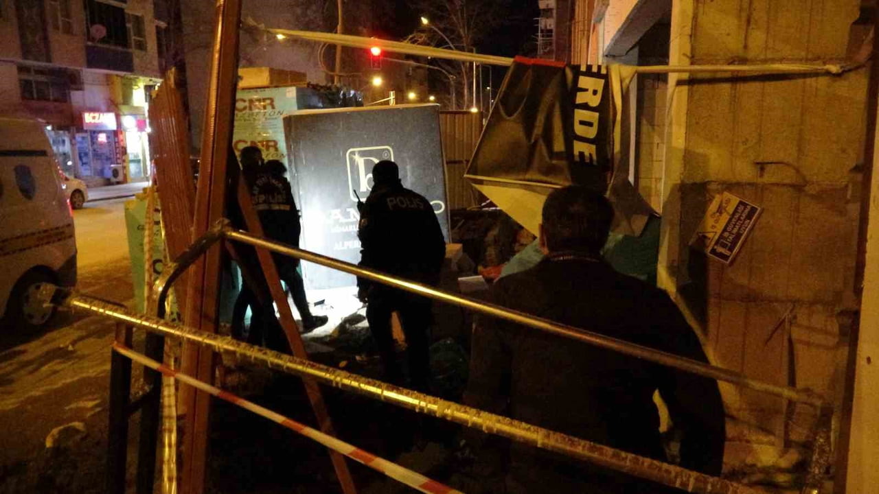 TUVALETİNİ YAPMAK İÇİN ÇIKTIĞI İNŞAATTAN DÜŞEN ŞAHIS HAYATINI KAYBETTİ