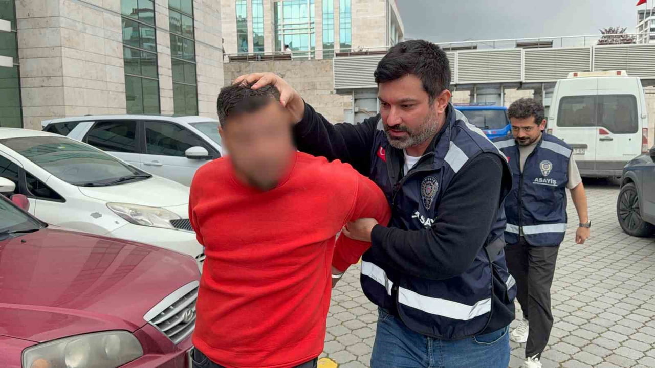 U.K. (KIRMIZILI) ADLİYEYE SEVK EDİLDİ.