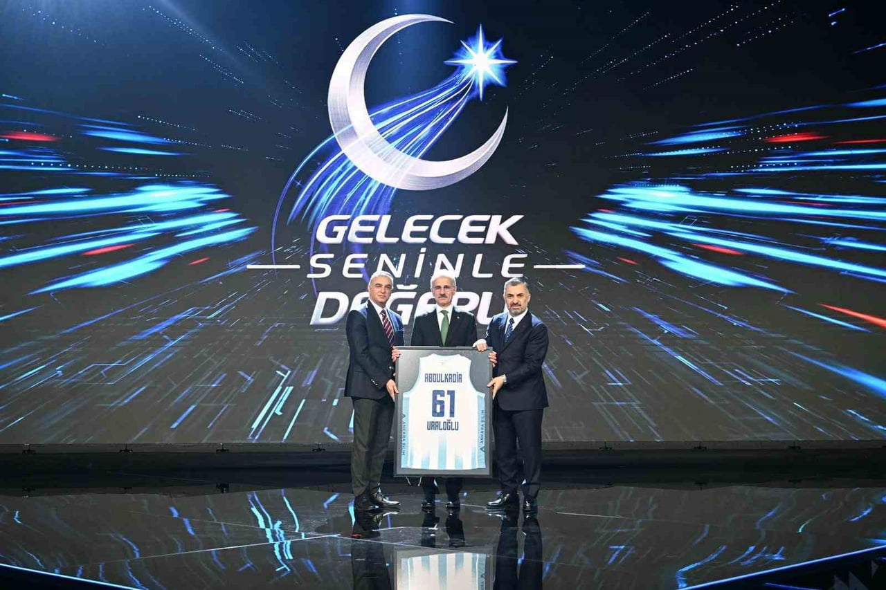 ULAŞTIRMA VE ALTYAPI BAKANI ABDULKADİR URALOĞLU, "10 GÜN İÇERİSİNDE YAKLAŞIK 8 MİLYON YENİ 5G...