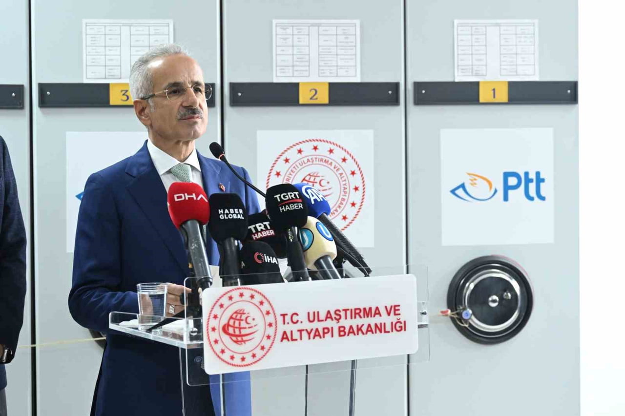 ULAŞTIRMA VE ALTYAPI BAKANI ABDULKADİR URALOĞLU, "ULUSAL ELEKTRONİK TEBLİGAT İLE 7 YILLIK SÜREÇTE...